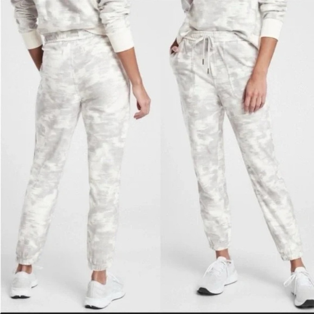 Athleta Farallon Printed Joggers Gray White Pattern Size 8